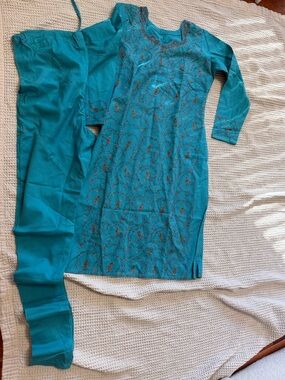 Salwar suit without dupatta - size S/M